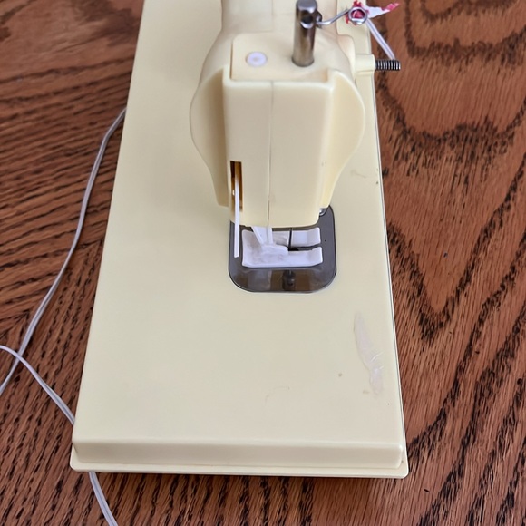 HTF Vintage 1980s G1 My Little Pony Kid's Sewing Machine - Picture 4 of 7